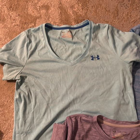 Under Armour Short sleeve workout tops medium & large - Picture 2 of 4